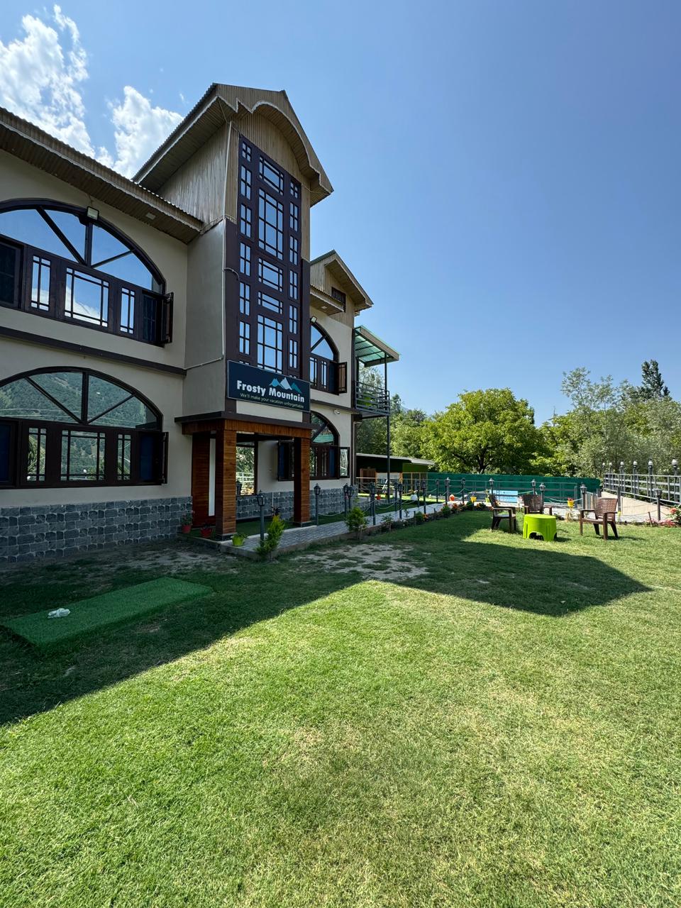 Frosty Mountain Resort img