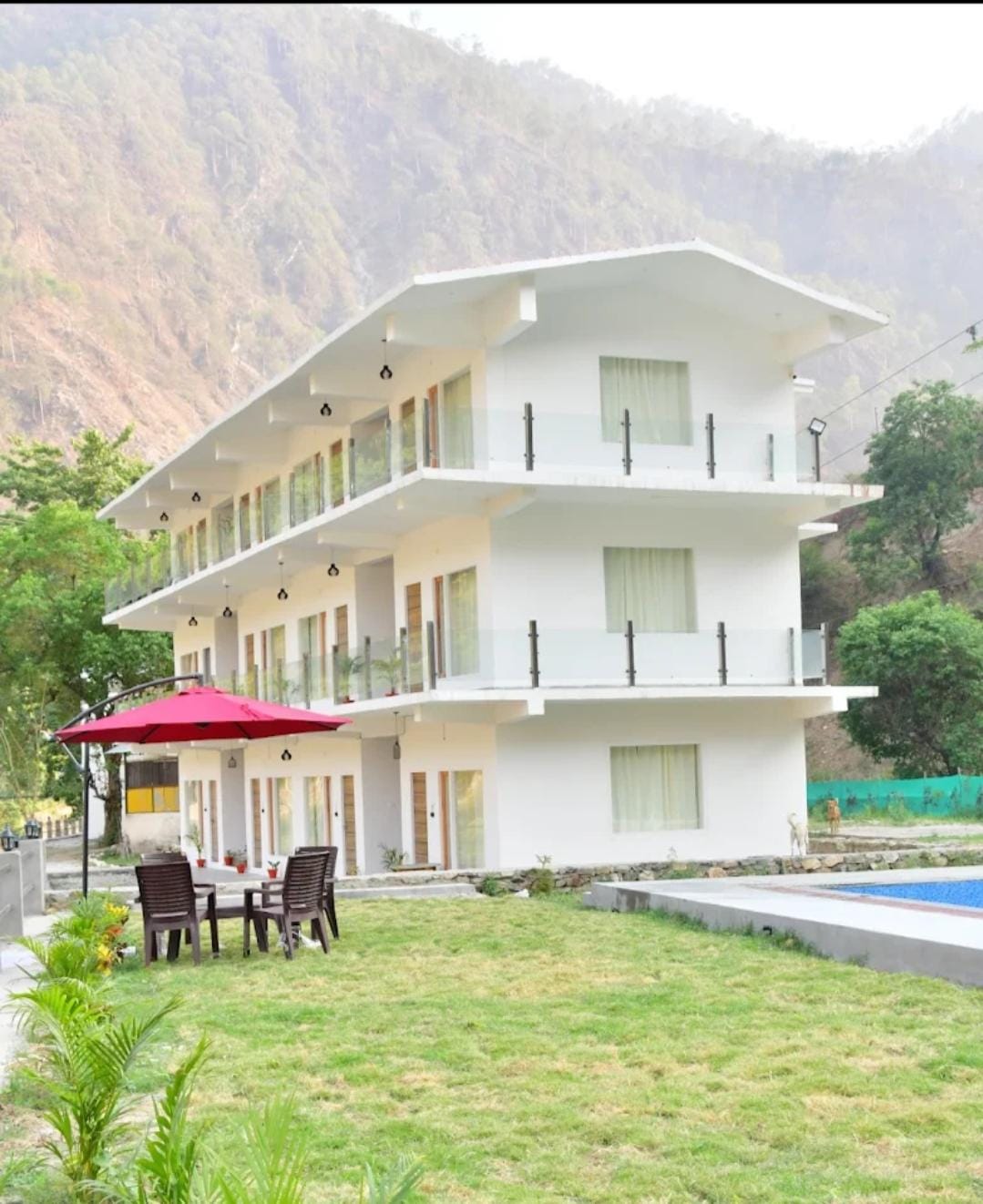 the river side resort img